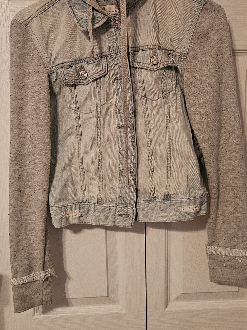 Mudd Light Wash Denim Jacket with Heather Gray Knit Sleeves Size Xs